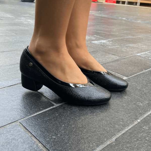 דגם מלאני שחור