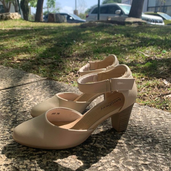 דגם קרוליין בז'