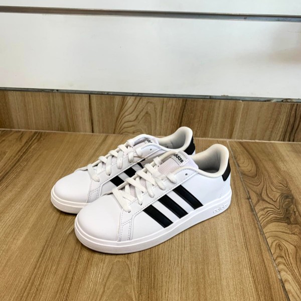 אדידס סניקרס לבן פסים שחורים 2