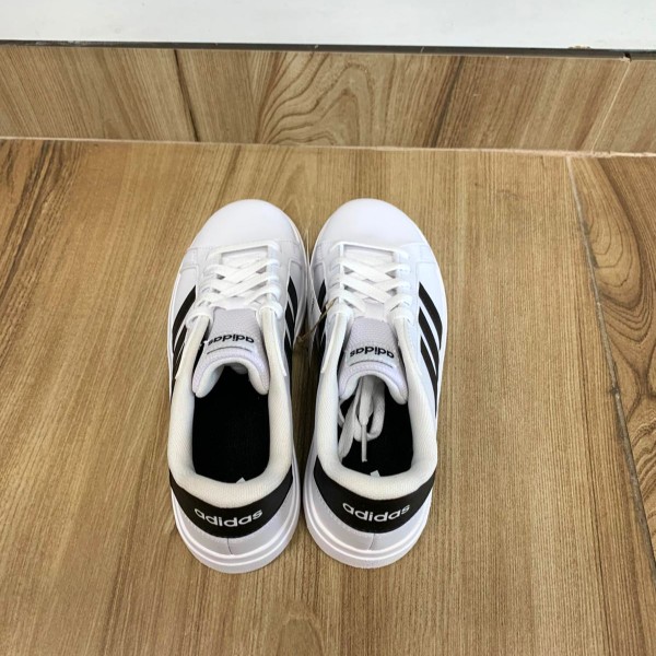 אדידס סניקרס לבן פסים שחורים 4