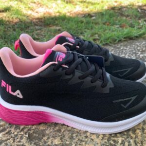 נעלי ספורט לנשים ונערות - צבע שחור-ורוד \ FILA