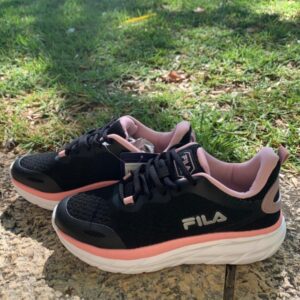 נעלי ספורט לנשים ונערות – צבע שחור-ניוד\ FILA