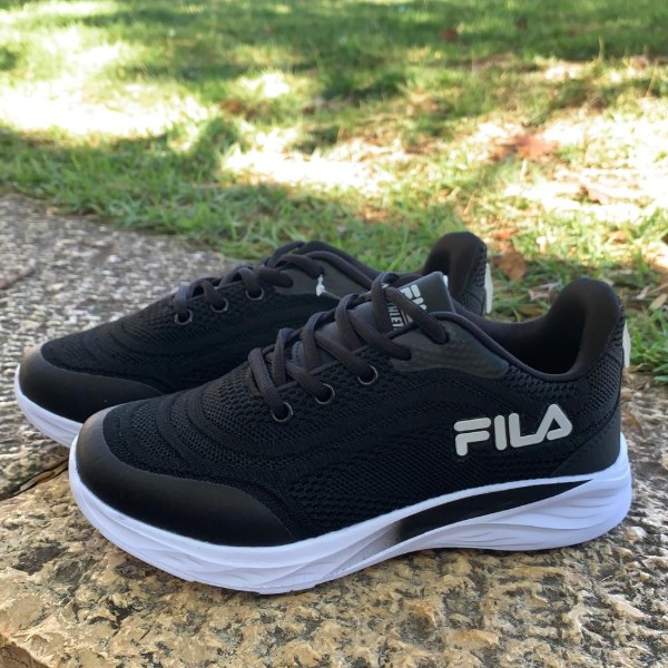 פילה שחור לבן