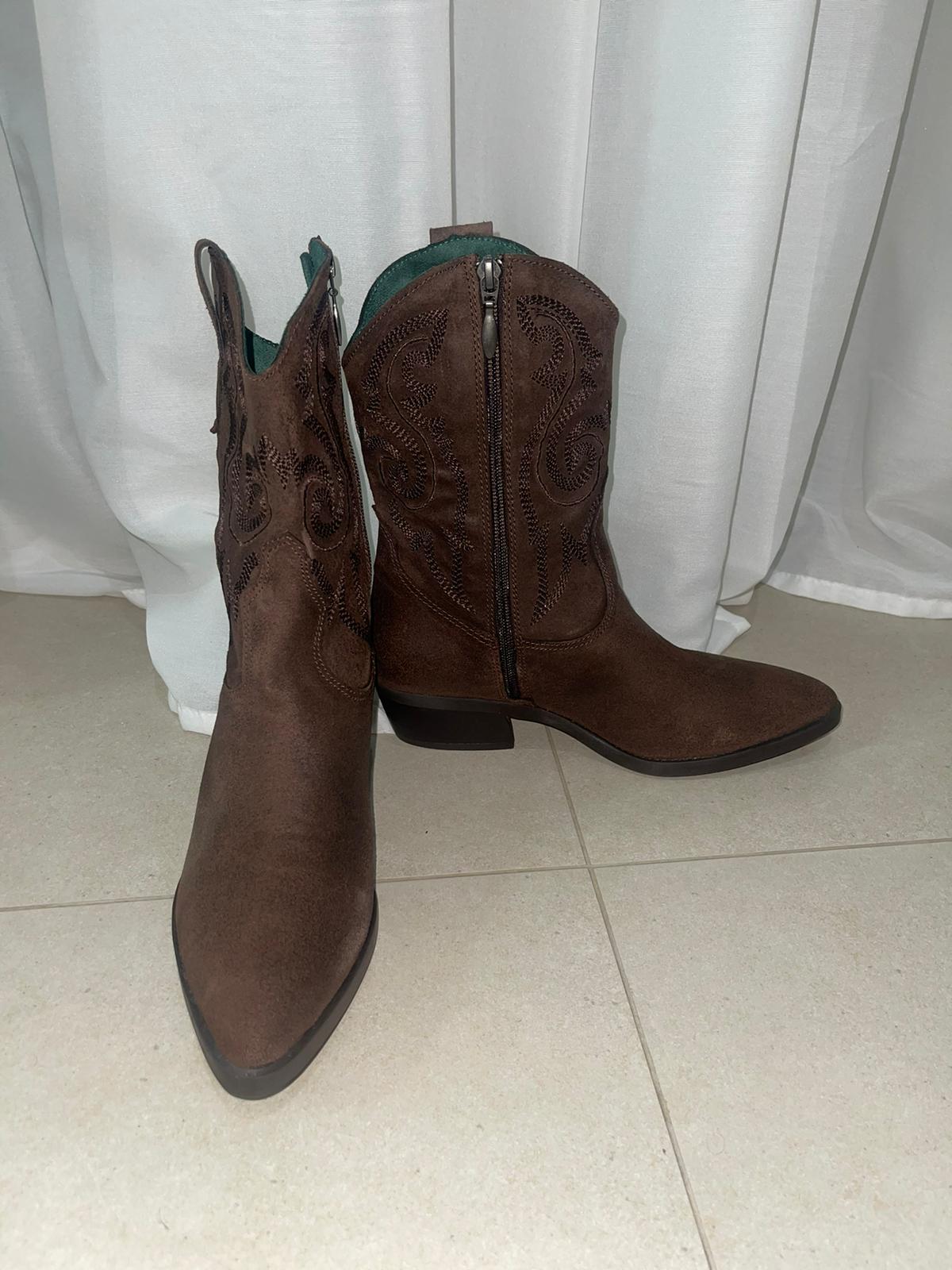 1efd3592 E0c1 43b2 B09b 3642f0293d1d