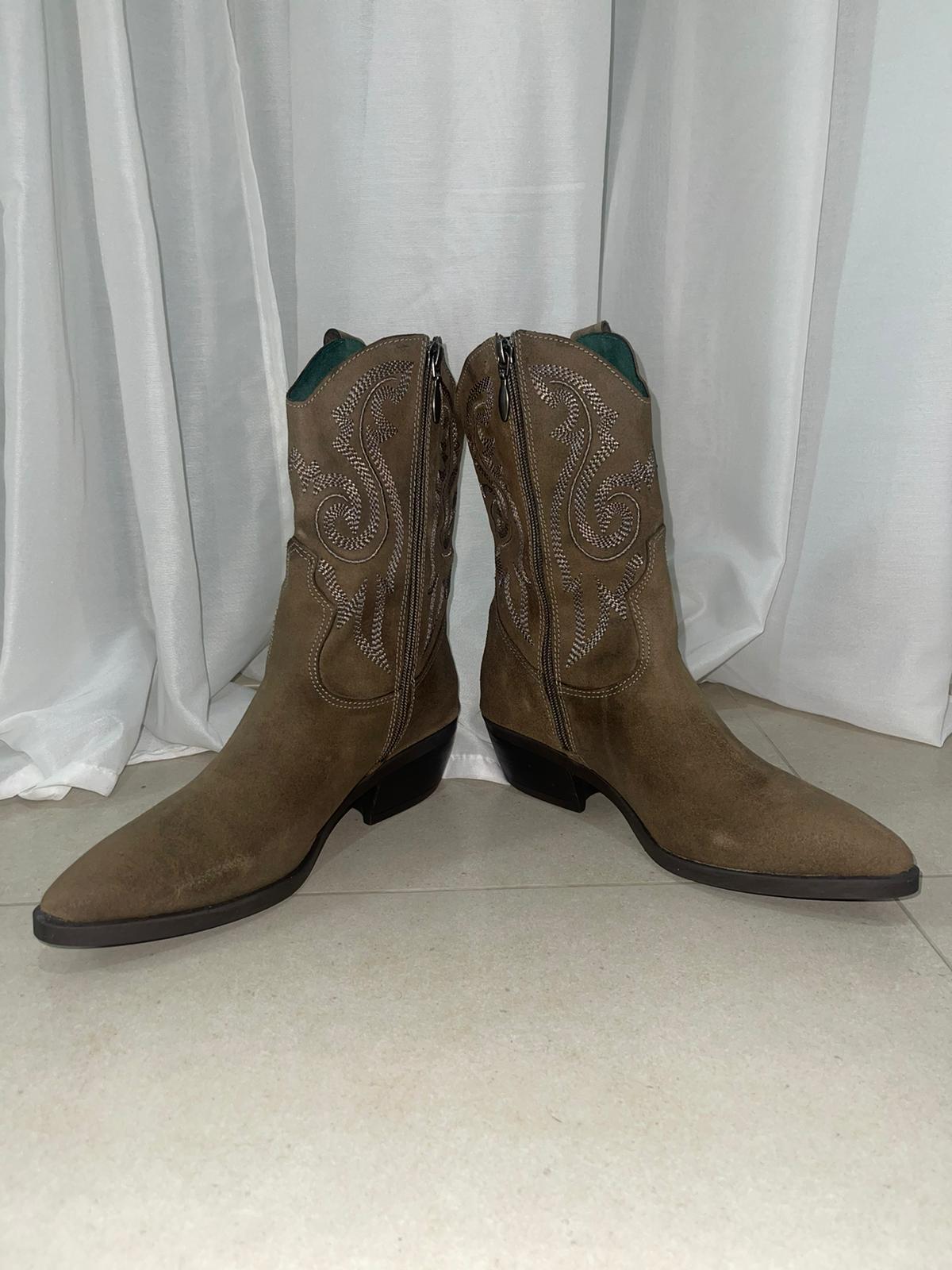 8d10cf43 183a 4962 B92c B4626e8e2a12