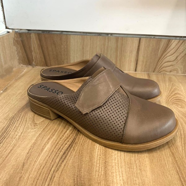 דגם לילי חום 2