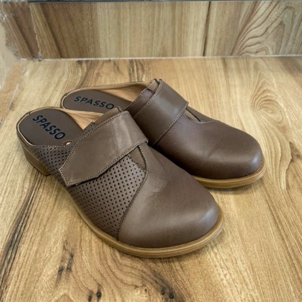 דגם לילי חום