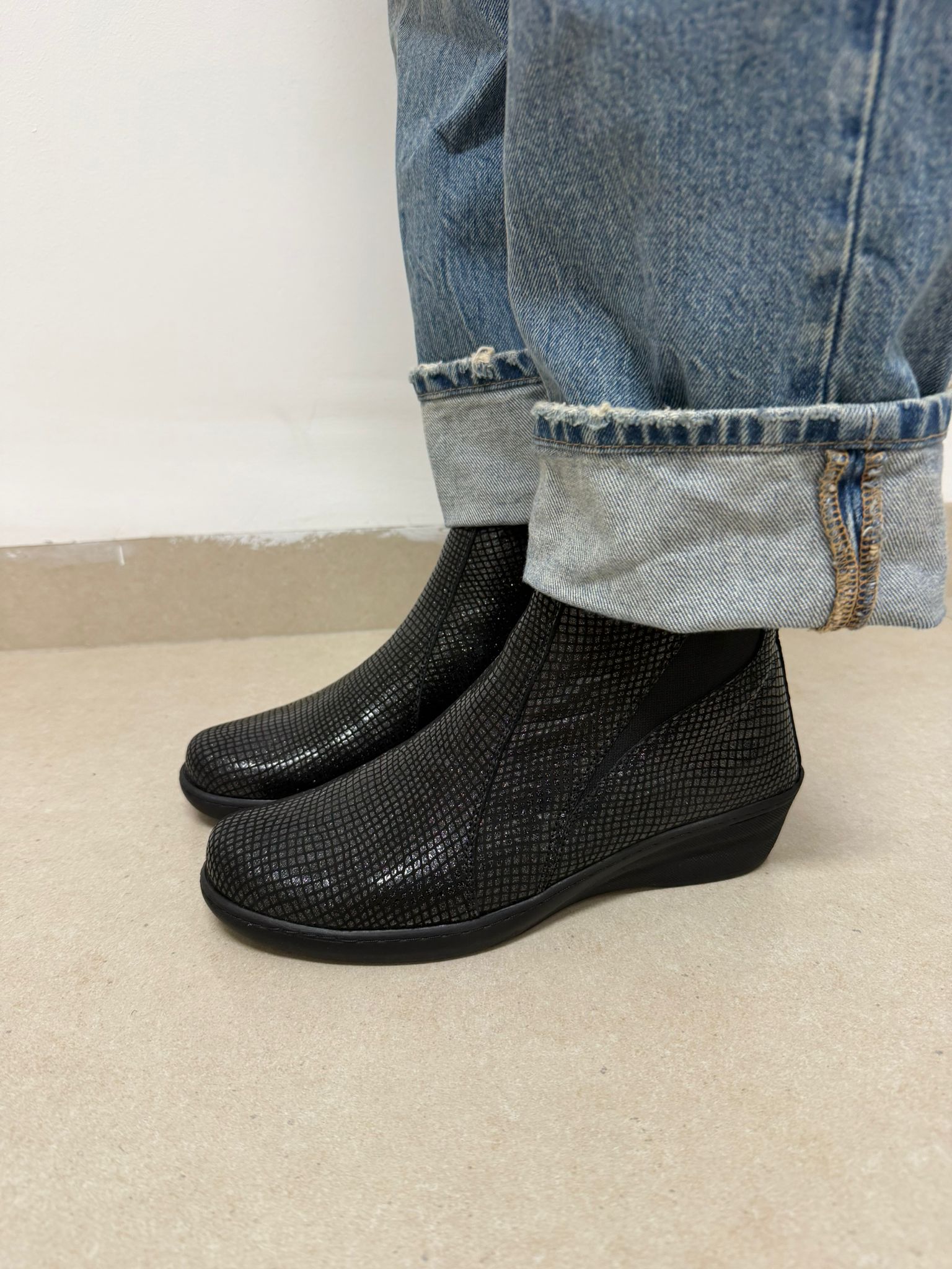 0842a1eb De2e 42d9 A580 9ea8fd6e5733