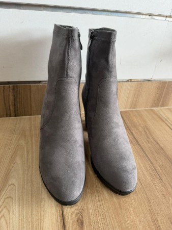 2b5737b6 7757 4279 B263 198e9e4056e0