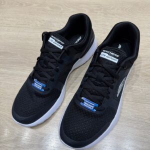 נעלי Skechers לנשים- שחור לבן