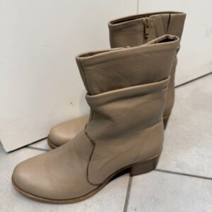 דגם שלי- מגף עקב מעור איכותי