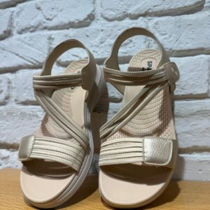 דגם שולה- סנדלי נוחות רצועות סקוץ'
